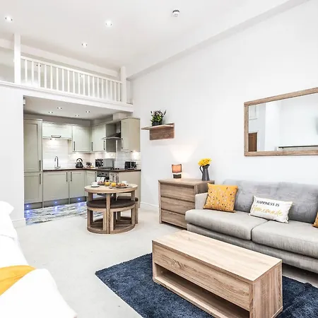 Apartment 3, The Keyes York